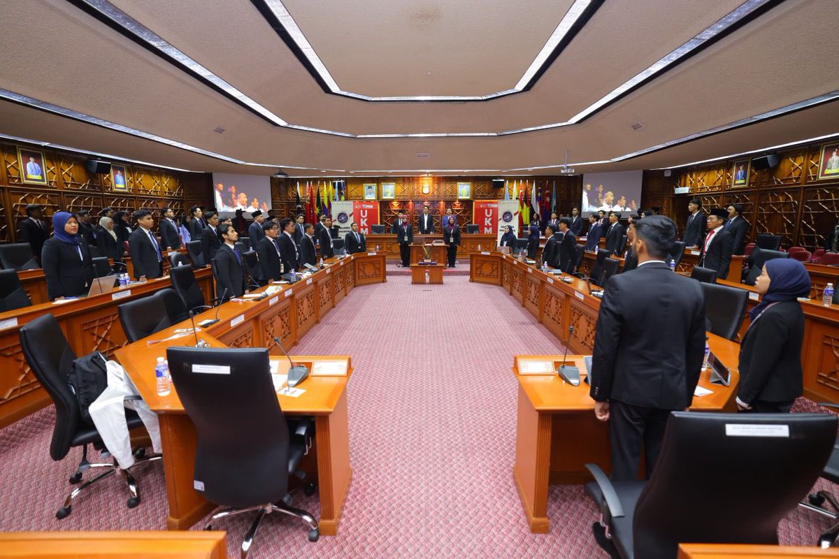 Kesatuan Mahasiswa Universiti Kebangsaan Malaysia (KMUKM) telah menjalankan tanggungjawab sebagai entiti tertinggi mahasiswa dengan pelaksanaan Persidangan Parlimen Mahasiswa UKM hari ini di Bilik Senat, Canselori UKM. Berita penuh shorturl.at/l8Bhy #ParlimenMahasiswaUKM