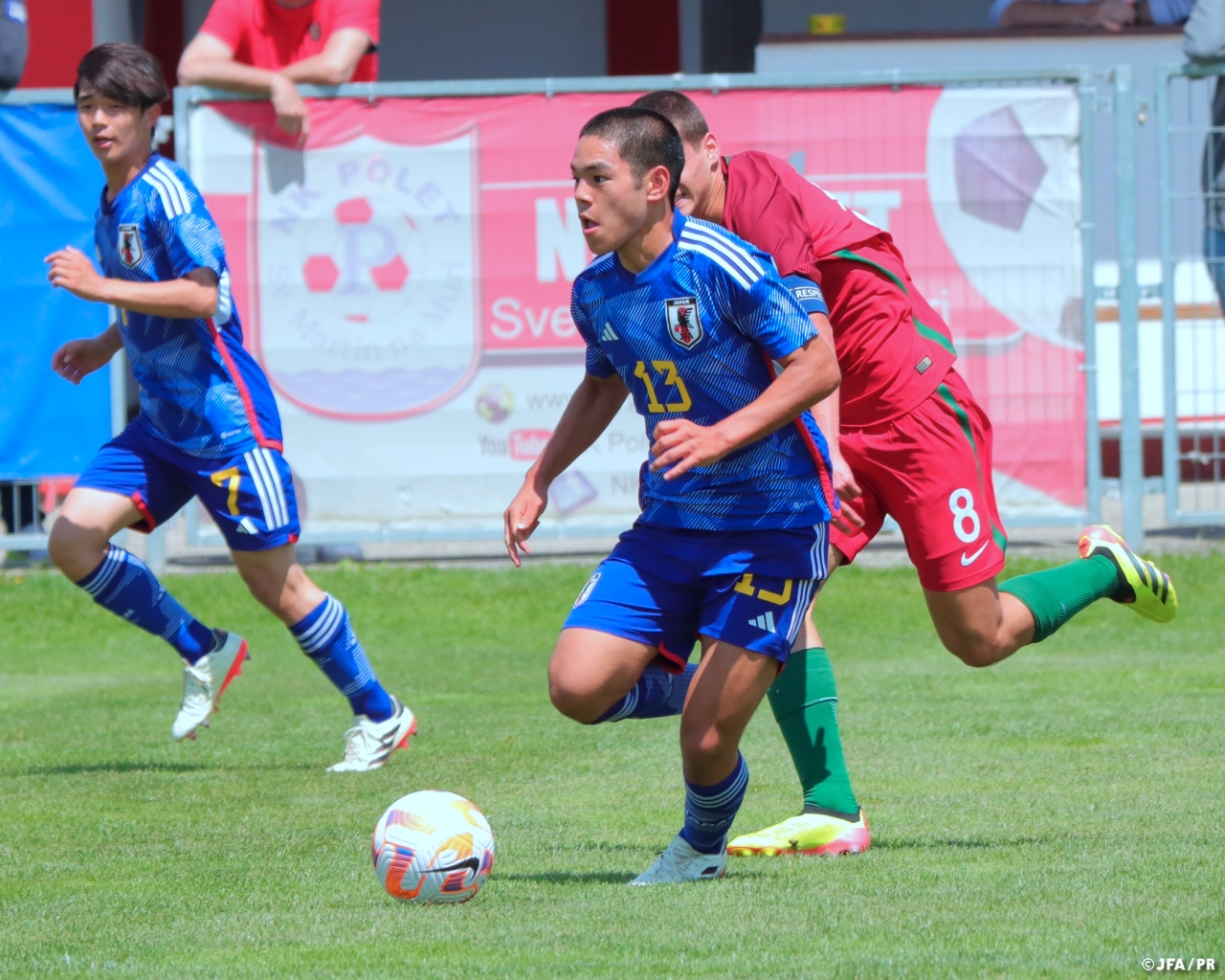 日本u15写真图片 🔹U-15日本代表🔹 クロアチア遠征中のU-15日本代表は、グループステージ最終戦となるU-15ポルトガル代表との試合に臨みました。  連勝でグループステージ最終戦を迎えた日本は、前線からプレスをかけながら、コンパクトな守備を保ってボール ...