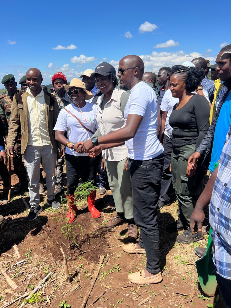 CS Tuiya joins Residents of Baringo County at Narasha Forest in Koibatek in a tree planting exercise.This underscores the importance of improving on the Country's tree cover as a way of fighting against climate change. @PACJA1 @EnviClimateC_Ke @climate_ke @KPCGKenya