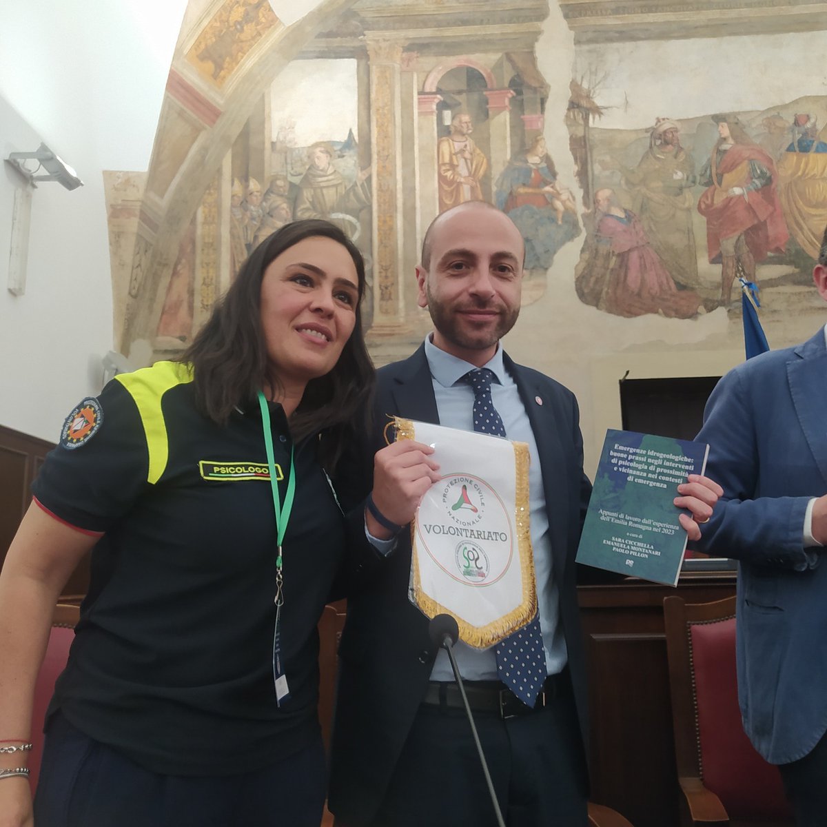 SipemSoSFed's tweet photo. I saluti istituzionali della @Reg_Campania, @DPCgov, della Protezione Civile Regione Campania, @OrdinePsicologi e @CNOPsicologi 

#costruiamolegami #protezionecivile #psicologiaemergenza https://t.co/xuD56qGCo7
