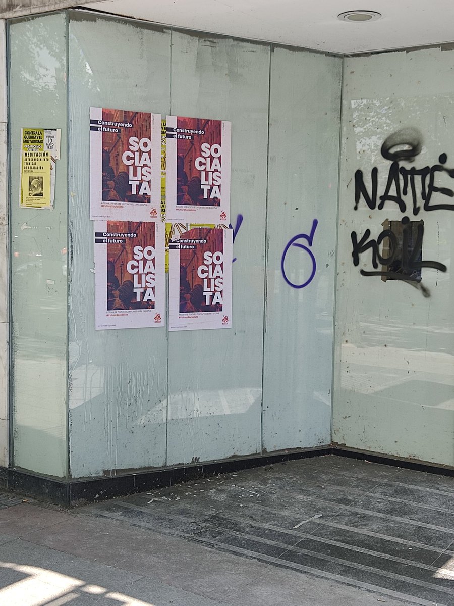 🚩 Pegada de carteles en #BarriodelPilar

Seguimos construyendo un futuro socialista. Un futuro en el que la clase trabajadora esté en el poder 💪