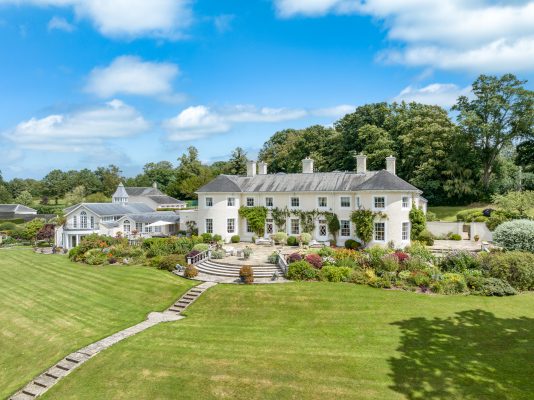 The newest 'Old Rectory' in the world is up for sale, set in ancient woodland, with a cathedral-like pool and its own golf course trib.al/kHVeQI4