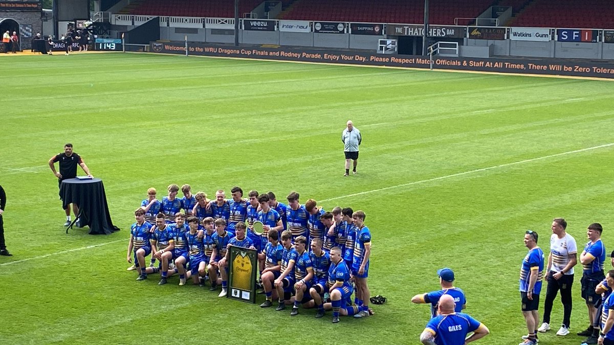 Congratulations to our U15 squad! A fantastic performance this morning seeing them come away with a 20-10 victory over Blaenavon in the Dragons Cup Plate Final at Rodney Parade 💙💛🏆 #uppapitmen #welshrugby #rugbyunion #rugby #CupFinals #juniorrugby