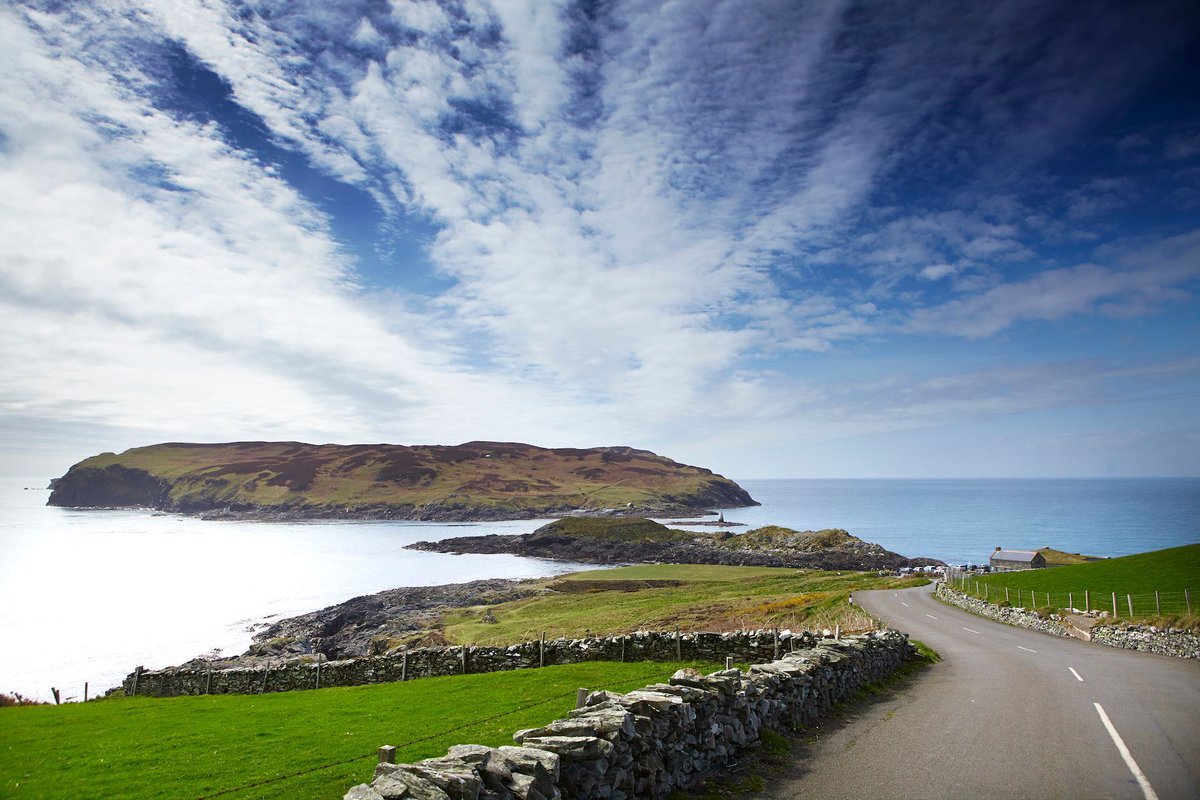 SWOOSH! That's your downhill, right there! Join us this summer for a short break cycling holiday on the Isle of Man. Stunning landscapes like this one are waiting to perk you up, and we'll support you all the way!
bikeadventures.co.uk/product/isle-o…