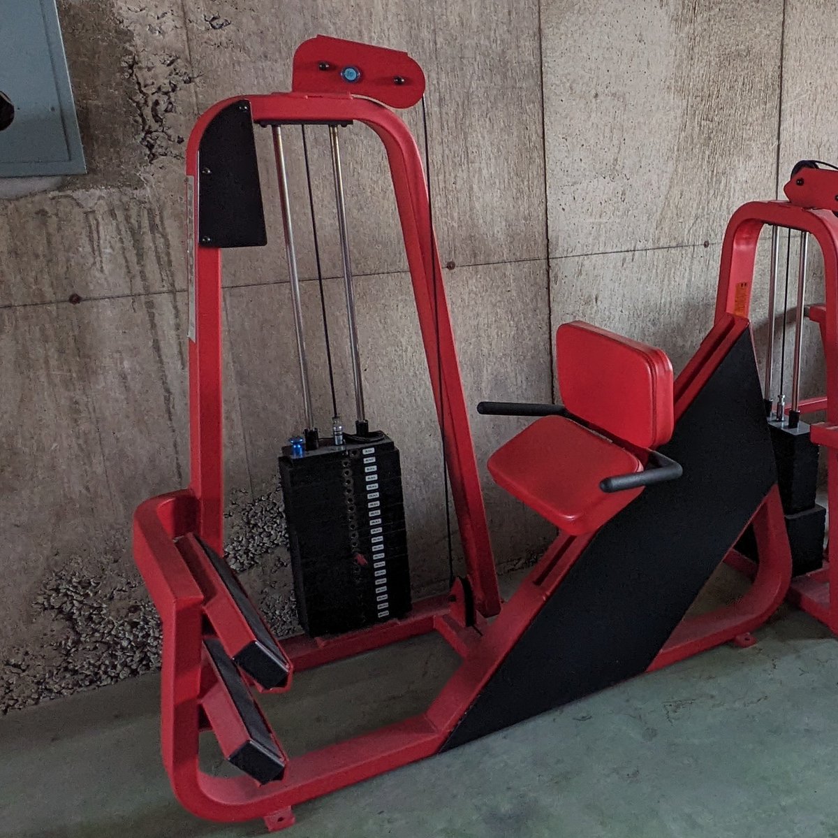 the9rapp1er's tweet image. 依頼の商品なんだけど、プリコーのicarianラインの
・カーフ
・レッグエクス
・レッグカール
・アダクター
・アブダクター
の五台セットを80万円で購入してくれる方いませんか？

2000年前期くらいの商品で、シートのヘタレや塗装の剥がれはありますが、機構部分は現役バリバリでしっかりしてます。