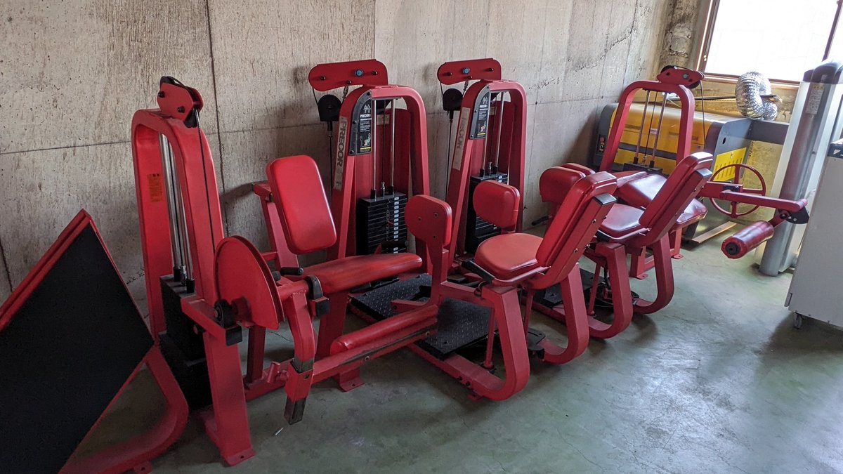 the9rapp1er's tweet image. 依頼の商品なんだけど、プリコーのicarianラインの
・カーフ
・レッグエクス
・レッグカール
・アダクター
・アブダクター
の五台セットを80万円で購入してくれる方いませんか？

2000年前期くらいの商品で、シートのヘタレや塗装の剥がれはありますが、機構部分は現役バリバリでしっかりしてます。