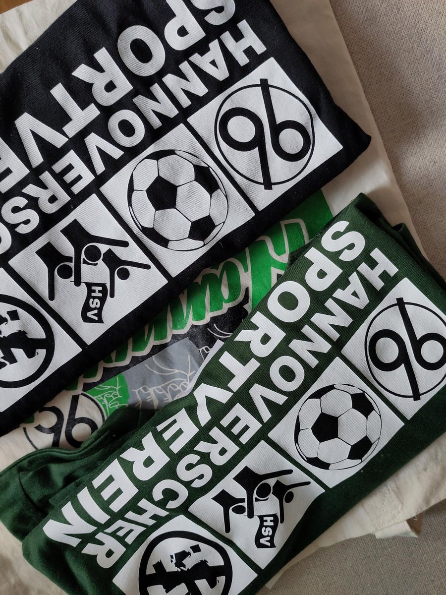 Natürlich findet Ihr uns auch morgen zum letzten Heimspiel wie gewohnt vor Ort. Kommt auf Bier, Schnack, ein frisches paar Socken oder unsere neuen Shirts vorbei. Wir freuen uns! #h96 🖤🩶💚