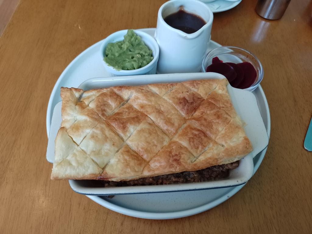 BARROW in FURNESS. Lunch today was a mighty enjoyable minced beef and potato pie. I am in my fat and happy setting. #BarrowinFurness #MasKitchen #pie #fatrat