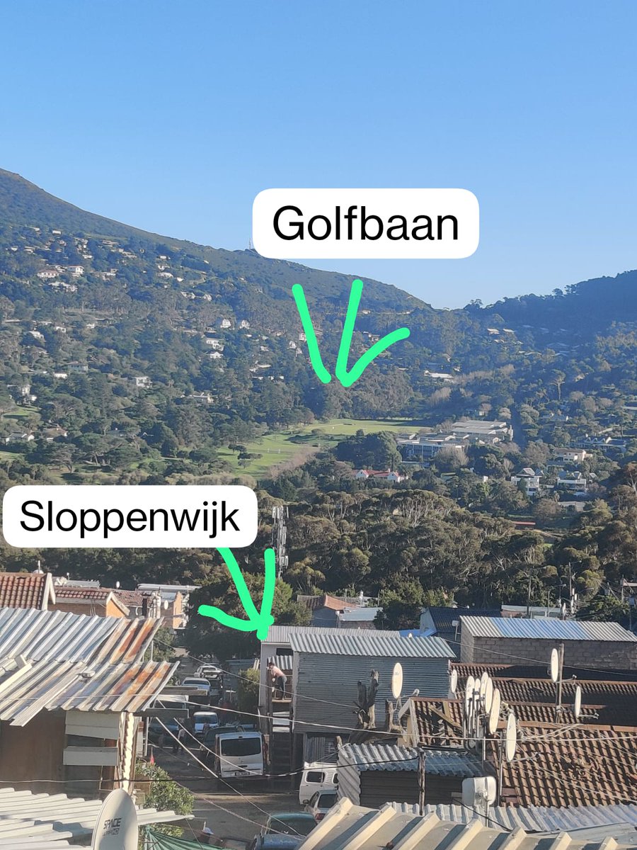 Vanochtend waren we in Imizamo Yetho, een township waar de grote ongelijkheid van Zuid-Afrika pijnlijk duidelijk werd. Arm en rijk leven hier naast elkaar, met een groot hek dat ze van elkaar scheidt.