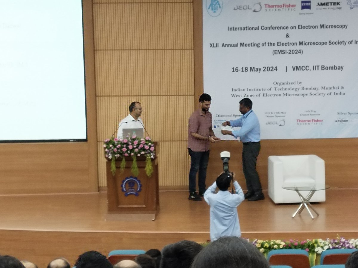 Congratulations to my postdoc, Arun Dadwal, for winning the Best Poster Award at the International Conference on Electron Microscopy! 🎉 @iitbombay