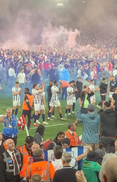 This one photo captures everything that is good about our great club. The bond with players, staff and fans. Where even in defeat, disappointment and at risk to their personal safety, they shared this moment with us. Proud to be a Baggie 💙🤍 #wba