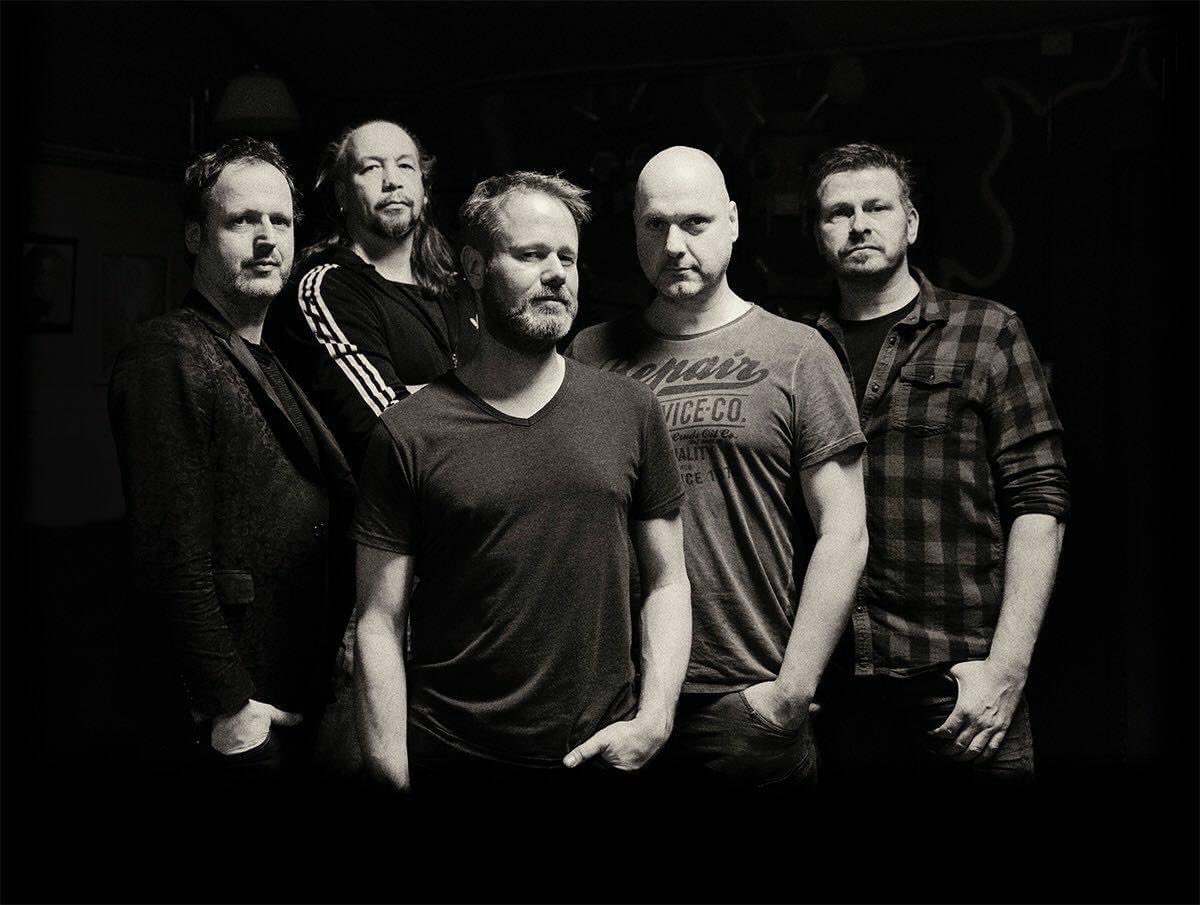 Vanavond staan er weer topmuzikanten in de HMH! The Tragically Hip wordt door deze heren op een zeer professionele manier geëerd!
“Fully Completely” Een eerbetoon aan the Tragically Hip, vernoemd naar het derde album van de Canadese band.  Vanavond  21:00 uur
GRATIS ENTREE!