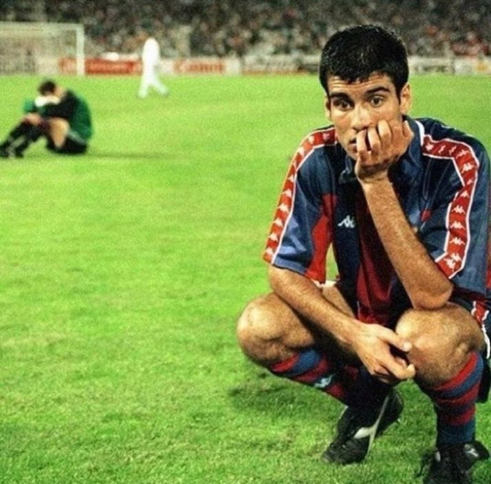 30 anos dessa FOTO.

Pep Guardiola incrédulo com a derrota do Barcelona por 4 a 0 contra o Milan na final da Champions League em 1994.

Nostálgico!