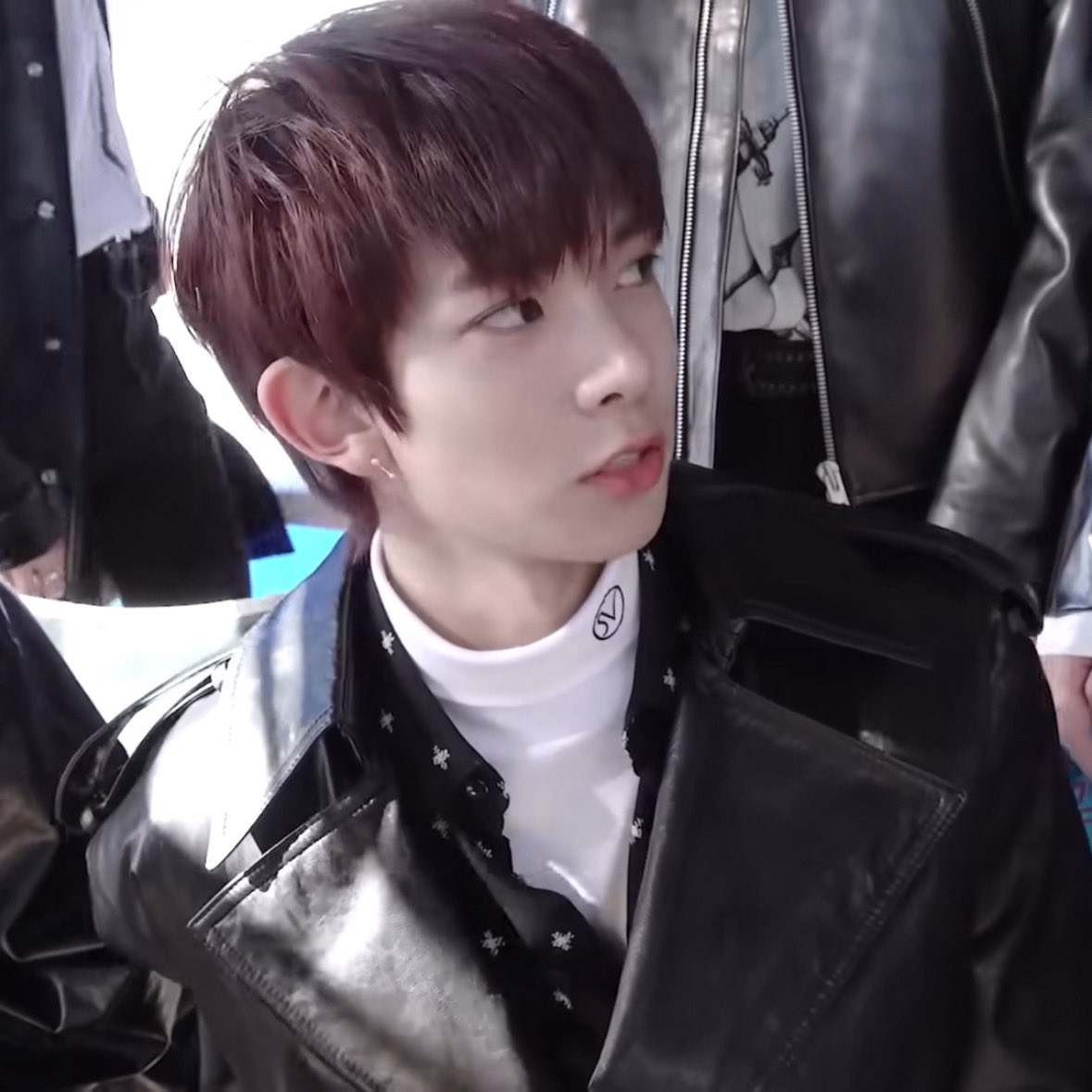 he grew up so well 🥹 #heeseung

       memorabilia.                     given-taken.