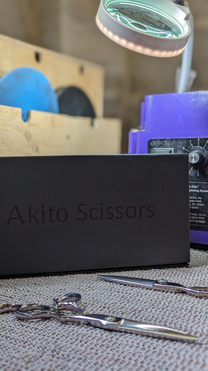 Akitoscissors's tweet photo. Preparing scissors for California 🇺🇲

#AkitoWorkshop 

https://t.co/iwtHHRFaUZ

#akitoscissors #haircut #hairtools #hairstylist #hair  #salonlife  #hairdresser  #behindthechair #hairstyle #usa 🇺🇲 https://t.co/T7NxlKhsxv