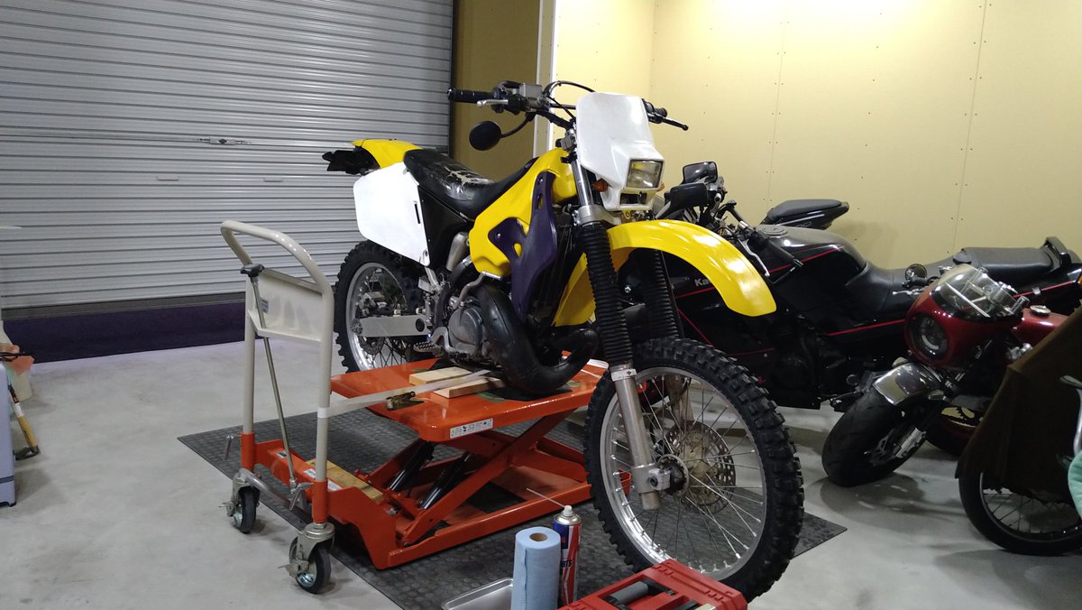 Comet_H_H's tweet photo. チェーンスライダー吹っ飛ばしたので修理とついでに整備とかもろもろやっちゃいます🔧 https://t.co/KCTO4kNPWP