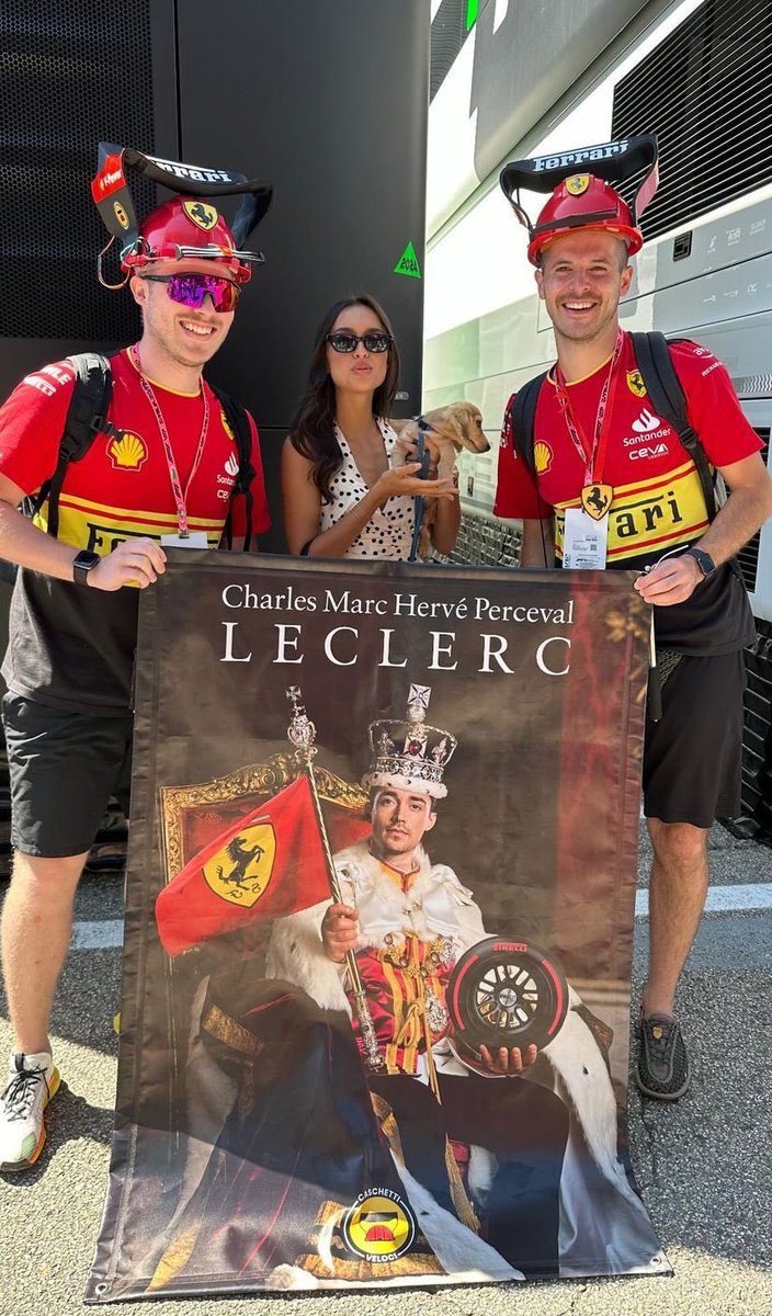 LEO AND ALEXANDRA POSING WITH THE KING CHARLES BANNER 😭😭😭😭