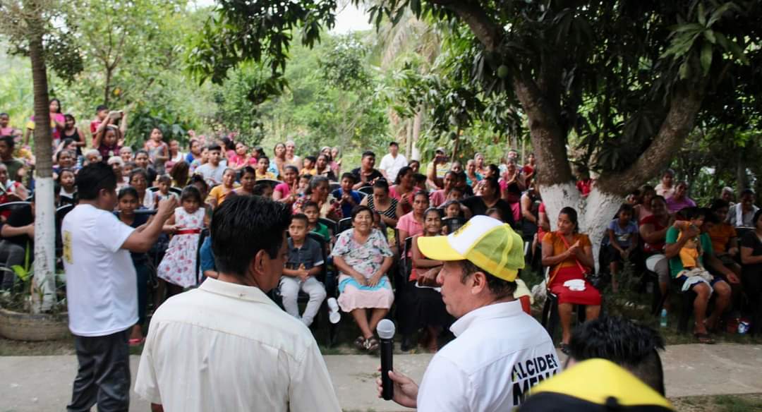 Alcides_Mena's tweet photo. Plan anual integral contra inundaciones en los Acachapan y Aztlanes.

En mi paso por está zona, les dejé claro a los vecinos que hay una deuda histórica con ellos, porque por salvar villahermosa con los canales de alivio, el agua año con año les llega directo a ellos, #VotaPRD https://t.co/tSvaYlAL1T