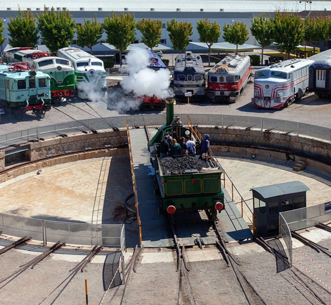 Hoy es el #DíaInternacionalDeLosMuseos Los museos del Ferrocarril @ffe_es ofrecen jornada de puertas abiertas y muchas actividades para disfrutar en familia del apasionante mundo del tren🚂🚅 Hazles una visita‼️ ffe.es/noticias/notic… #Dim2024 @IcomEsp @transportesgob