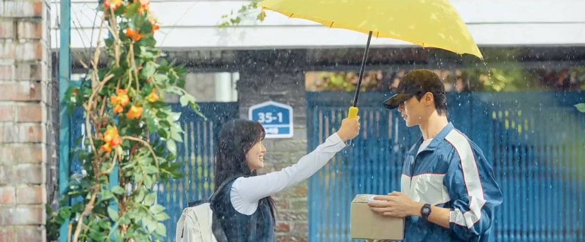 kdramadaisy's tweet photo. Lovely Runner (2024) 💙💛 https://t.co/VoCc768lMY