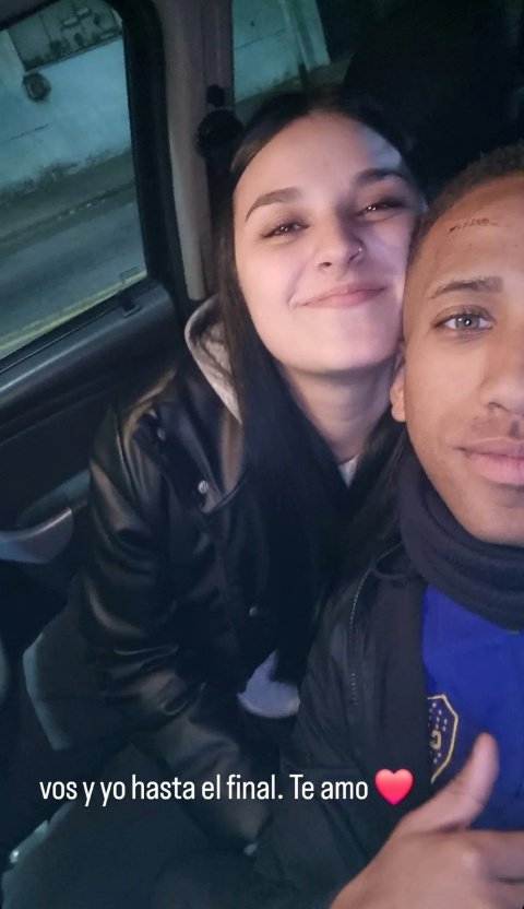 hernann0's tweet photo. ese día me di cuenta que a esa personita la quería para siempre en mi vida, me negaba a que no termine conmigo. Hoy no estoy en mi mejor momento pero por ella pongo las manos en el fuego. Es la mujer que quiero para siempre conmigo. Se merece el mundo y se lo voy a terminar dando https://t.co/B9ZNk8ieIb