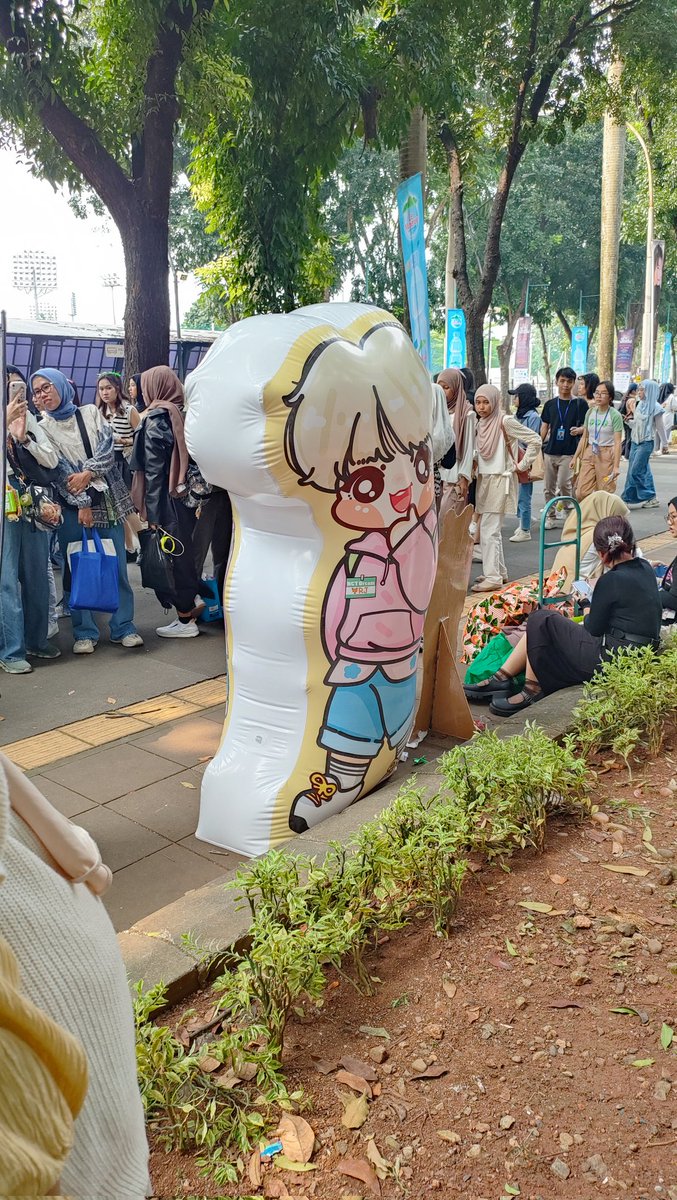 Freebiesnya sisa yg mau trade aja yaannn
Aku di plaza utara deket balon renjun