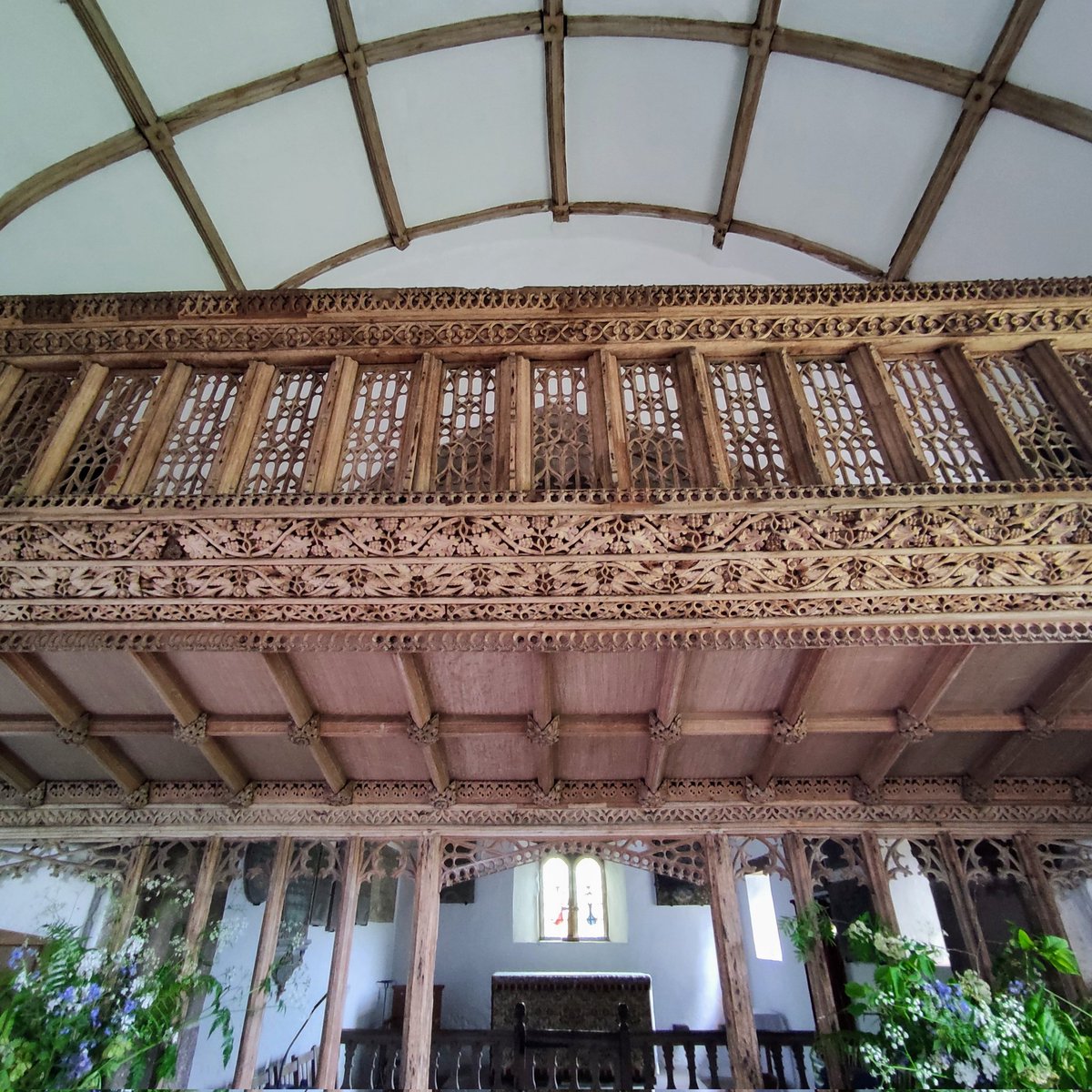 Taking the slow (and not always direct) road to Shropshire, we found ourselves near Patricio (alt sp. Partrishow) and the church and shrine of St. Issui. The church retains its early C16 rood screen, intricately carved in oak. #ScreenSaturday