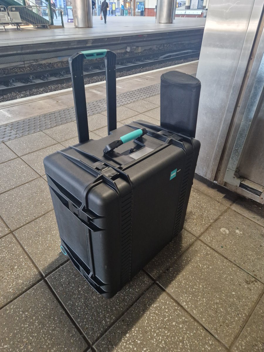 DrEmWilliams's tweet photo. En route to #BeCurious, @UniversityLeeds' annual research outreach day โญ๏ธ
Looking forward to enthusing families about #TurboTyping research and bestowing pencils and certificates on those with fast fingers ๐ https://t.co/wBPcUgmXsh