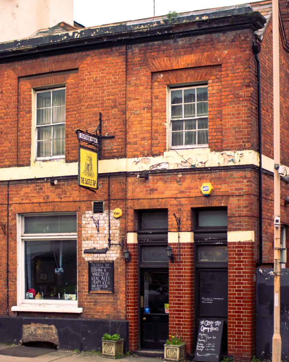 wearebeerpeople's tweet image. We talked about the story and inspiration behind #CMIC and the plans for the future.

And we chatted in the wonderful @castle_tap , which is also going to be the home to the purpose-built training brewery.