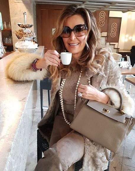 «Dovete lavorare come prima, ma con metà stipendio». E poi le minacce: o così o andate a casa. Sono le ultime trascrizione delle registrazioni fatte dai dipendenti di Visibilia alla Santanché, finite nel fascicolo d'inchiesta.

Io le leggo e mi chiedo, davvero sinceramente, come