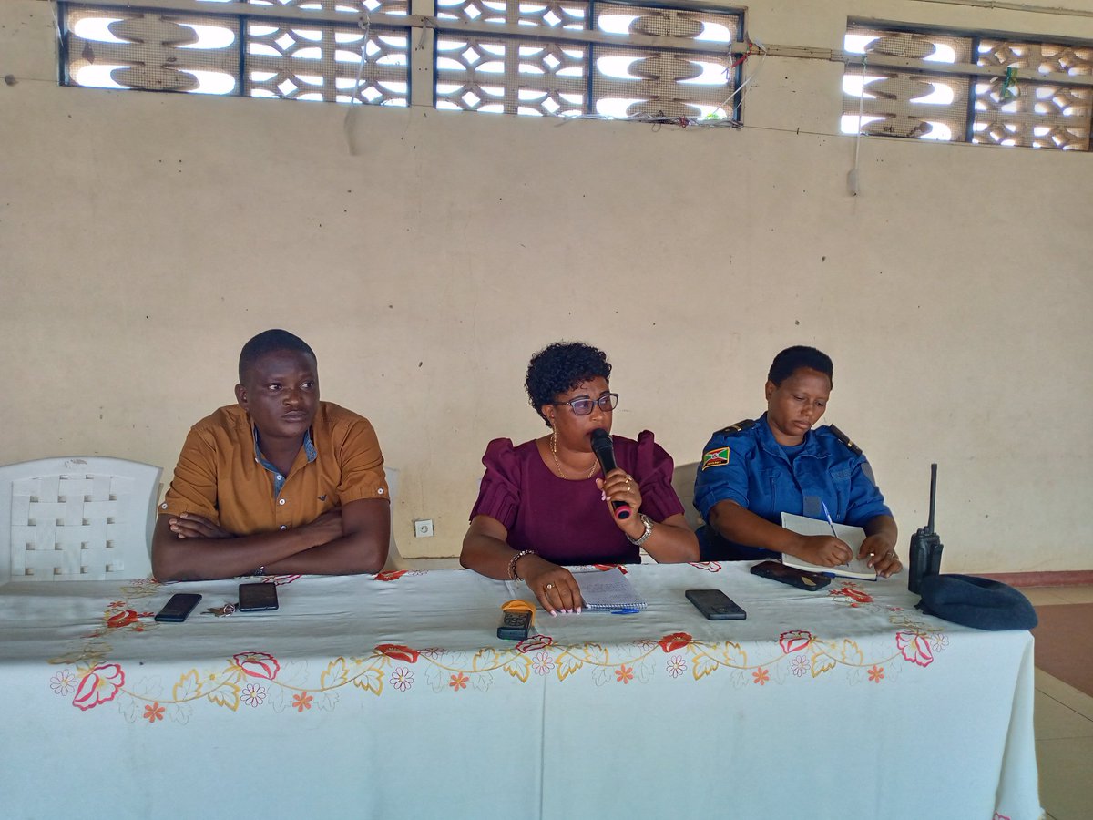 CommuneMuha's tweet photo. #BurundiMuha
Muntumbero y'uguhimiriza  guzimbataza amahoro n'umutekano Aho baba canke Aho bakorera, musitanteri wa @CommuneMuha, #DévoteNdayisenga yagirishije inama, kuruyu wa Kane 16/5/2024, abafise n'abagendesha amapikipiki muri  komine Muha iri @MairieBuja @MininterInfosBi https://t.co/OgaPdP5S6M