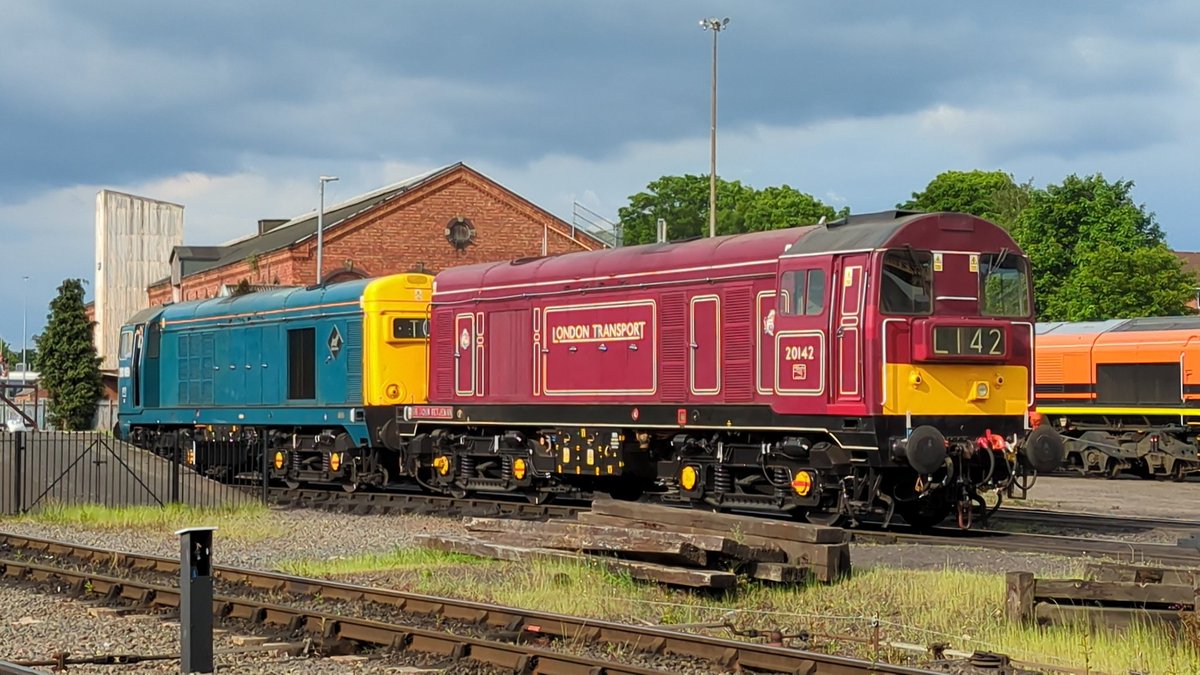 Cracking day at @svrofficialsite Spring Diesel Gala yesterday. Managed to see everything I wanted to see. The @LocoServicesGrp 37409 was sounding very nice as did the 70. I still can't quite appreciate the sound of the 69. It needs a beefier engine sound IMO #greatday #dieselgala