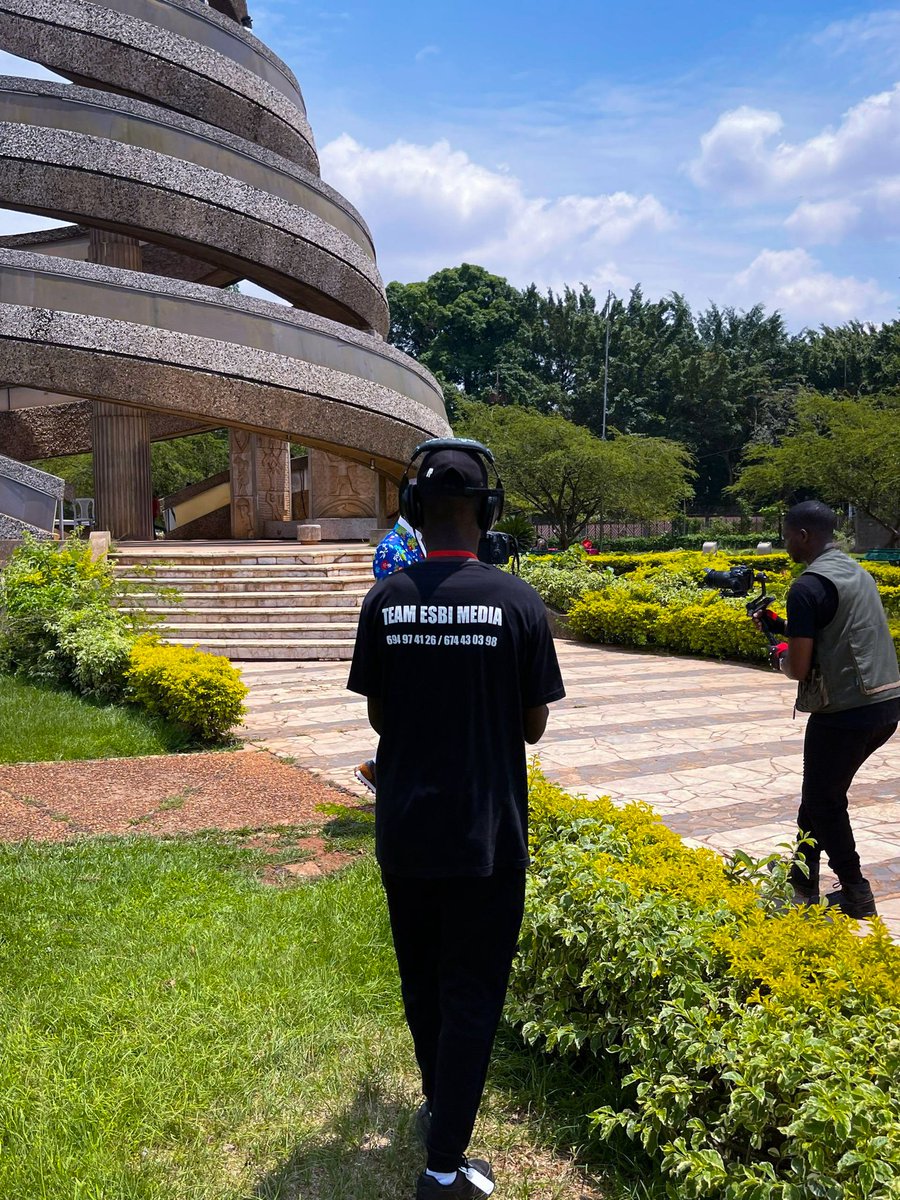 Esbi_Studio's tweet photo. 🔥#EnPromenadeAvec #Saison3, #édition1 : Carine Andela se dresse en posture d'invité.
🔥Tous les derniers mercredis de mois, sur Sun plus tv Cameroun, à partir de 19h, retrouvez votre émission En Promenade Avec.
Prod technique : @Esbi_Production https://t.co/TiRlhPJ9qy