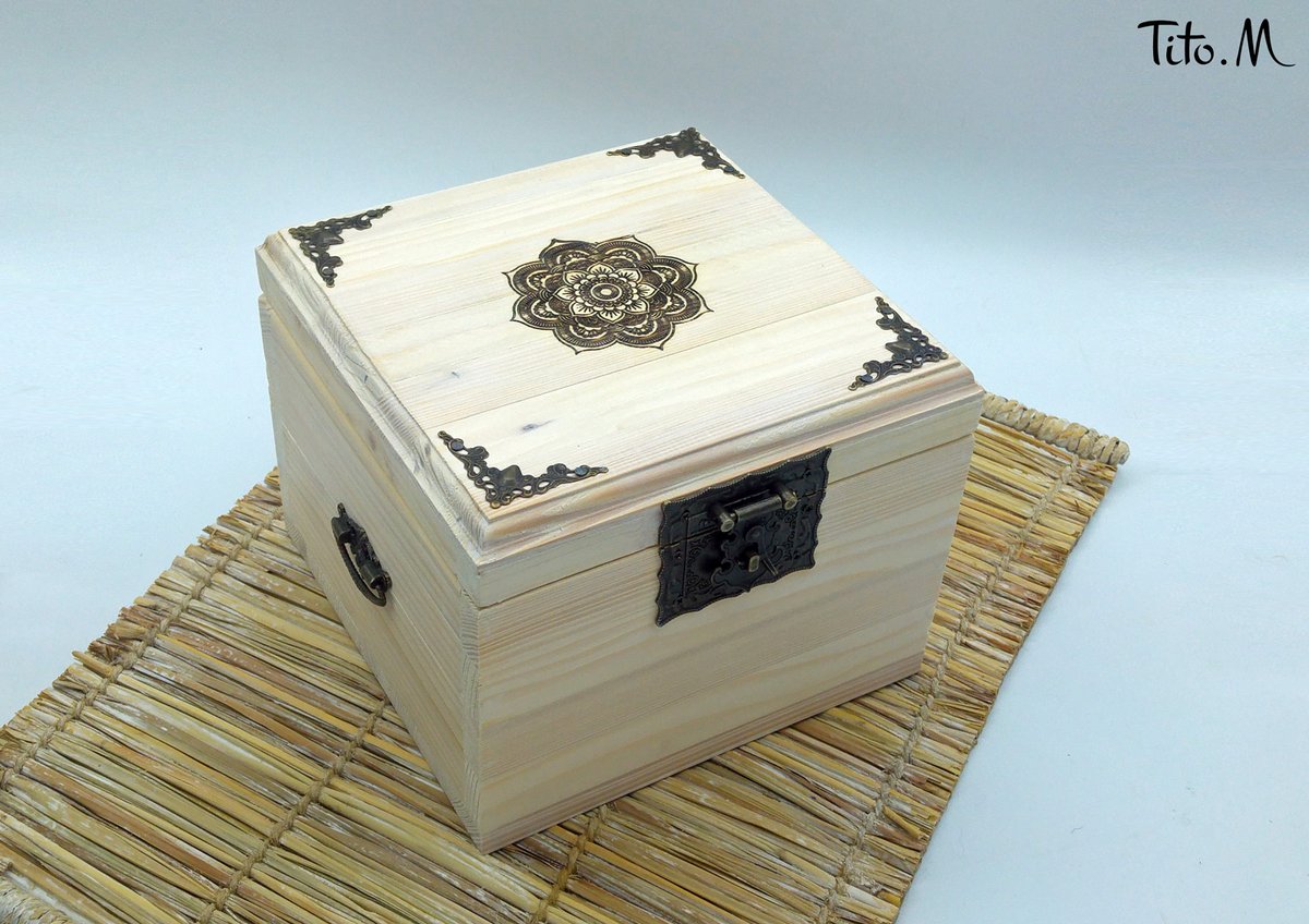 TitoMDeco's tweet photo. Coffret "Le Cube" by Tito. M

Tasseaux de sapin massif français, teinte "Cèdre blanc", toujours sans colle, lasure propre sans émission polluante.

Créé, conçu et fabriqué à la main par Tito. M

#coffret #coffretenbois #artisan #ebeniste #creationbyTitoM https://t.co/QFvdnP6fHW