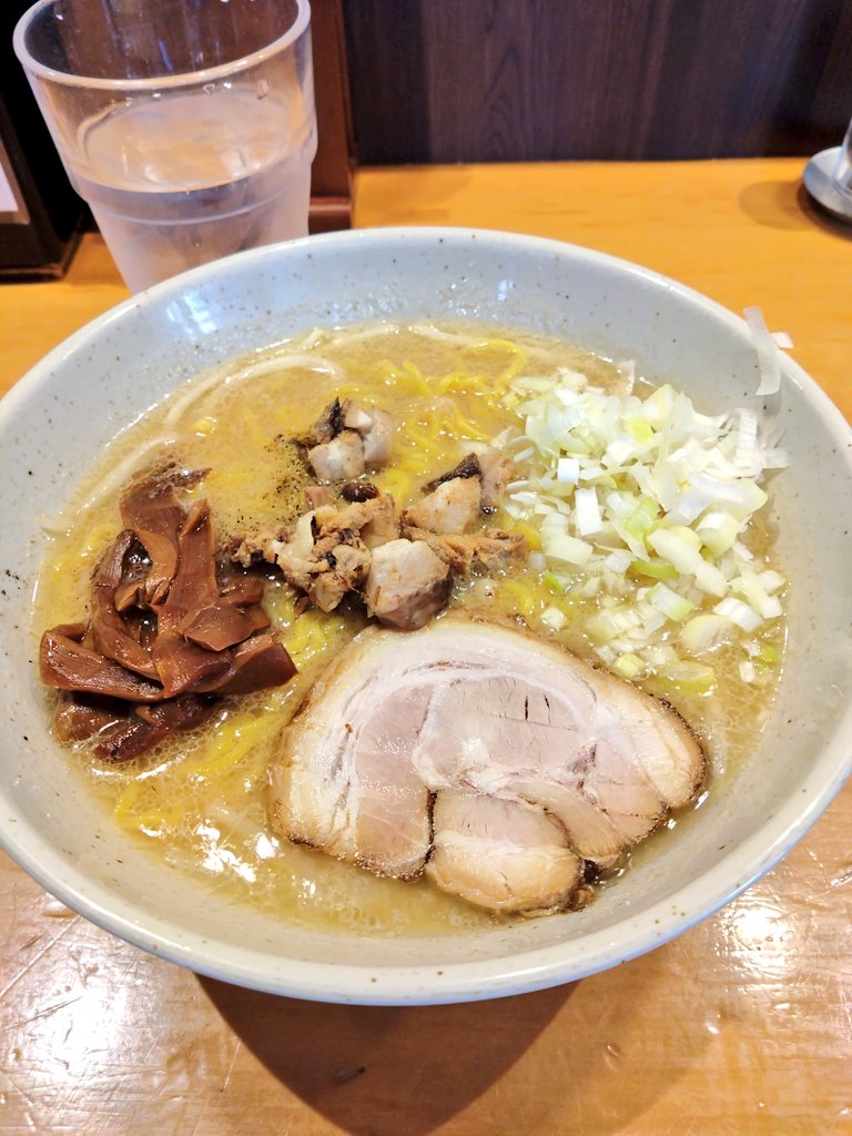 味噌ラーメン食べてムチムチポンポンになった