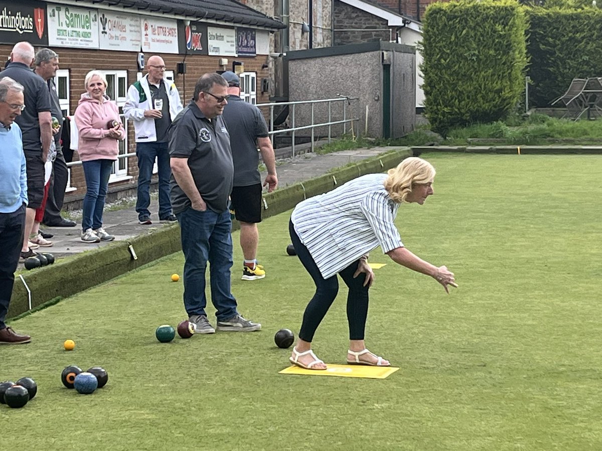 Lovely evening at Harlequins Bowls and Community Club, #Trecynon last night with @MTR_LabourParty Huge thanks to the bowls club for the warm welcome and for giving of your time so generously.