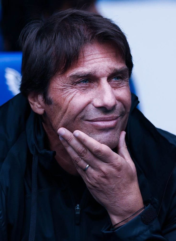 Buongiorno. Chiedi scusa al 77 e prendi Antonio Conte. <a href="/ADeLaurentiis/">AurelioDeLaurentiis</a>