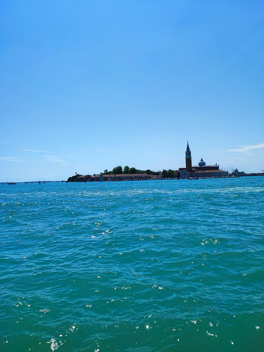 'This sea is full of voices and this sky is full of visions.'
- Giovanni Pascoli
Happy Saturday from #Venice.

#aphotoofveniceaday #askmeaboutvenice #veniceblogger #veniceblog #베니스  #venicephotos #venicecolors #venicecanals #veniceitaly #slowvenice #secretvenice