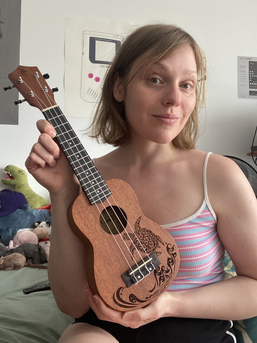 me and my new ukulele 😌😁