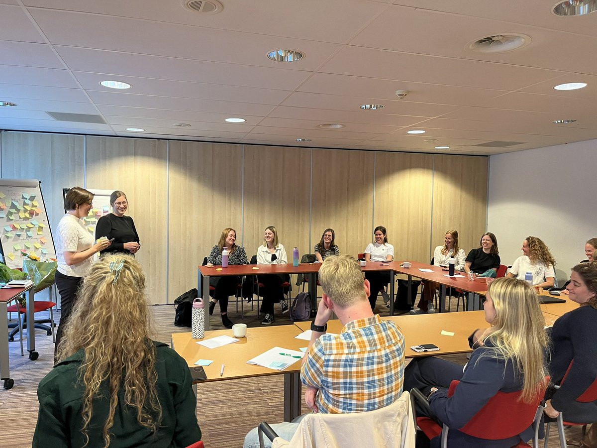 Deze ergotherapeuten hebben hun 16-daagse #NPi opleiding Neurorevalidatie/ CVA succesvol afgerond.
Proficiat 🍾!

Ben jij #ergotherapeut en wil jij ook expert worden in de Neurorevalidatie na een beroerte?

13 sept start de volgende:
npi.nl/cursussen-en-o…
<a href="/paramedisch/">NPi</a> @KNCVANL