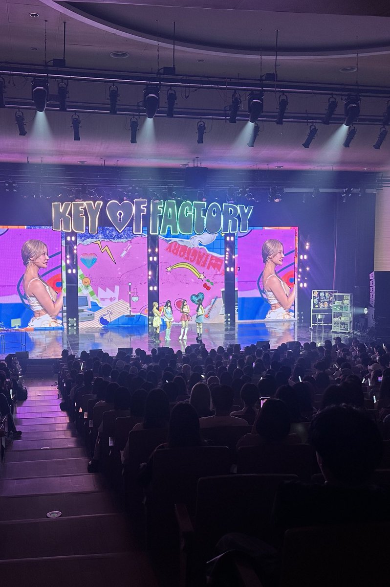 bstageplus's tweet photo. '*•.¸𝙆𝙄𝙎𝙎 𝙊𝙁 𝙇𝙄𝙁𝙀 𝙁𝘼𝙉-𝘾𝙊𝙉 𝙆𝙀𝙔 𝙊𝙁 𝙁𝘼𝘾𝙏𝙊𝙍𝙔¸.•*'
PART2 Online Streaming will begin shortly!

귀엽고 예쁘고 핫하고 멋진 키오프가 무한공급되는 이슈

키스오브라이프의 팬콘서트 PART2라이브 판매가 곧 종료되니 서둘러주세요!
▶ 2024. 5. 18 (SAT) 18:00 KST

FLNK(Global)
🌎 https://t.co/HXNbCDEFTd……
FLNK JAPAN (JP only)
🇯🇵https://t.co/pzGenGNcby……

#ONLINE #STREAMING #FLNK
#KISSOFLIFE #키스오브라이프 #KIOF
#KEY_OF_FACTORY
#JULIE #쥴리 #NATTY #나띠 #BELLE #벨 #HANEUL #하늘
