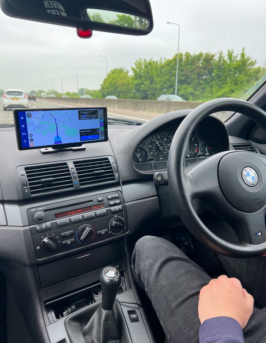 Right, this might just be a Helen thing but I suspect not. How pleasingly basic does our E46 Touring look inside. Zero fuss and still only 61k miles. The sweetest of sweet sweet cars. Ps we are on the way to Goodwoof with Big Sue 🦁