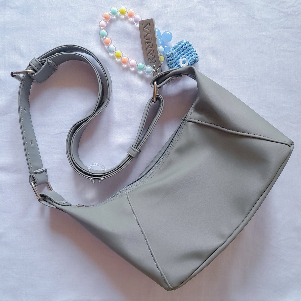 easywinluckiest's tweet image. tas 2 in 1 yg bisa dijadiin slingbang dan shoulderbag! waterproof, bahannya lembut halus, ga kaku alias super lentur, dan ringan. tas secantik ini harganya under 100k aja lho 😱‼️💕