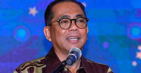 JOHOR BAHRU: The Universiti Sains Islam Malaysia (USIM) Teaching Hospital will be built in Sedili, Kota Tinggi and is expected to be completed within five years.Higher Education Minister Datuk Seri Mohamed Khaled Nordin... thesundaily.my/local/usim-tea…
