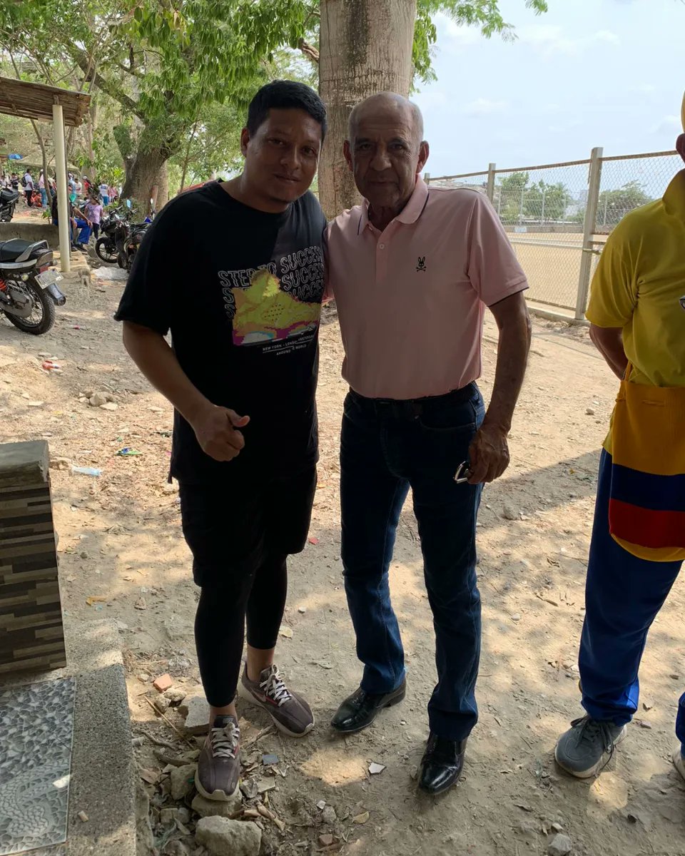 CON UNAS DE LAS GLORIA DEL TIBURÓN CAMPEÓN 2 VECES TOTO RUBIOS