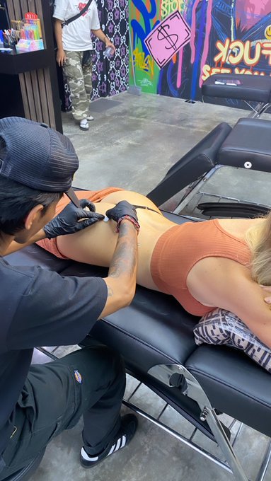 Cheeky little bday tattoo 😜 any guesses what it is? #bday #bdaytattoo #newtattoo https://t.co/0jL9Gj<a href="/tag/bday"class="tags"><span>#bday</span></a><a href="/tag/newtattoo"class="tags"><span>#newtattoo</span></a><a href="/tag/bdaytattoo"class="tags"><span>#bdaytattoo</span></a>