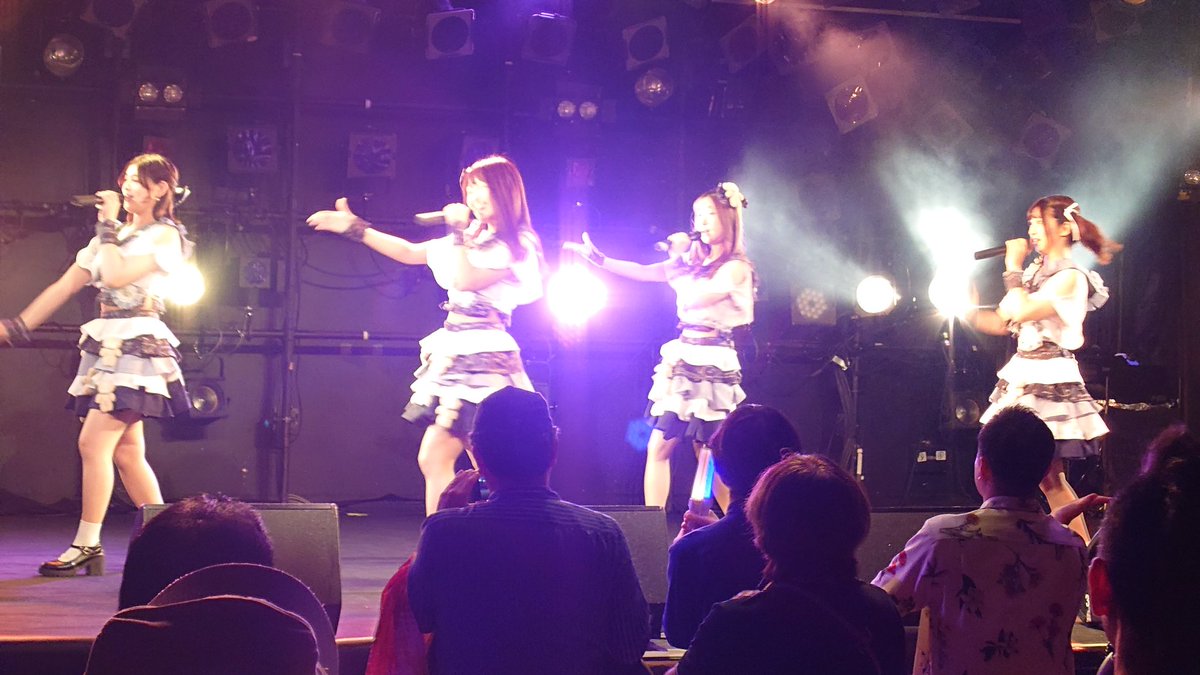 NagoyaUniv_info's tweet photo. 高学歴アイドルグループ「学歴の暴力」が名古屋でライブ2連チャン！
名大卒のあずきあずさんと、東大、京大、九大卒のメンバーが観衆を魅了しました😍

6月9日は七大戦開会式@名大豊田講堂に登場します！
お待ちしてます〜
#CLUBQUATTRO　#鶴舞公園 https://t.co/QiVFgryfi6