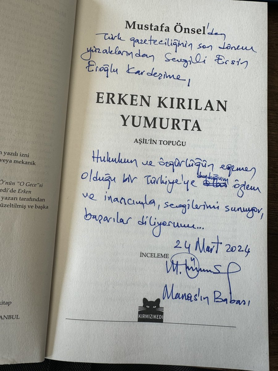 FETÖ ve darbe tehlikesini ilk işaret edenlerdendi. Mustafa Önsel dün yaşananlar yarın yeniden yaşanmasın diye yazmaya devam ediyor. “Erken Kırılan Yumurta-Aşil’in Topuğu” tüm kitapçılarda. Teşekkürler @mustafaonsel @krmzkedikitap