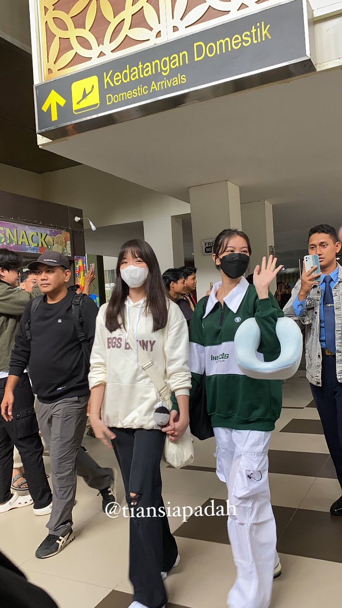 Welcome To Pekanbaru Gracie & Greesel

@Gracie_JKT48 @Greesel_JKT48 

📍Sultan Syarif Qasim 2 International Airport

For Myfest (Pekanbaru)

#JKT48KePKULagiDang