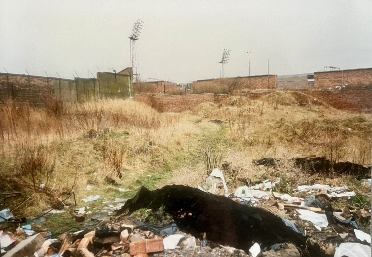 Easter Road back in the day: The Cowshed from Albion Road, and the old derelict car park behind the East Terrace, pictured in 1995, just before phase 1 of the ground redevelopment and chrysalis of the Lochend Butterfly 🦋 📸 copyright 🙏